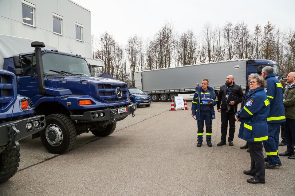 THW-Einsatz für die Ostukraine: Fahrzeuge und Hilfsgüter für Charkiw