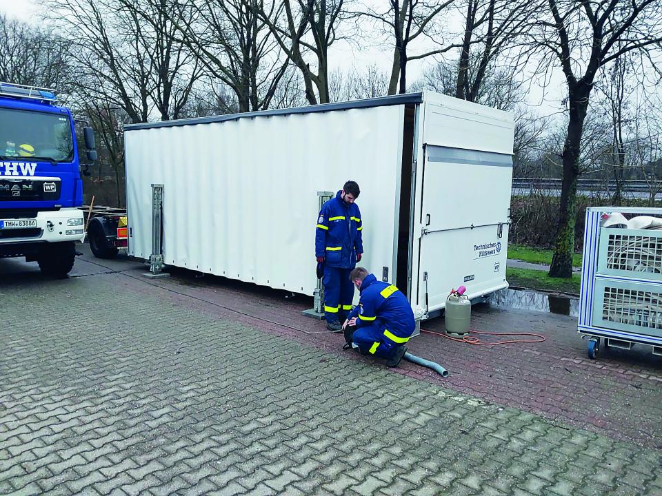 Ebenerdig absenkbarer LIFTCONTAINER mit Schiebplane und Rampe