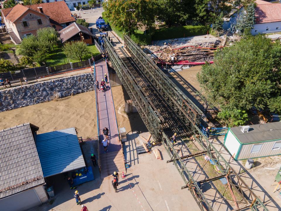 Seine Brückenbau-Kompetenz stellte das THW unter anderem im Sommer
2023 nach...