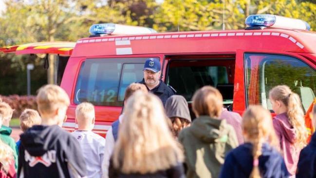 Fragen von der Küste – BBK besucht Schülerinnen und Schüler in St....