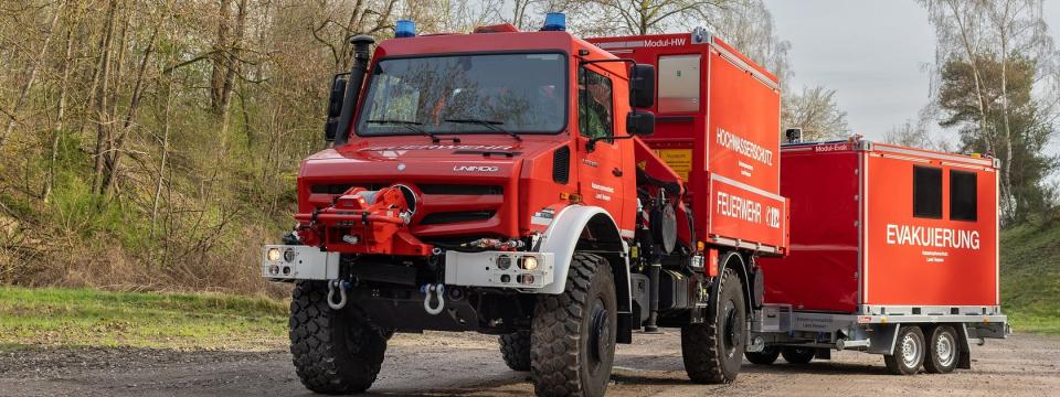 26 multifunktionale Unimog mit Kran heben hessischen Bevölkerungsschutz auf...