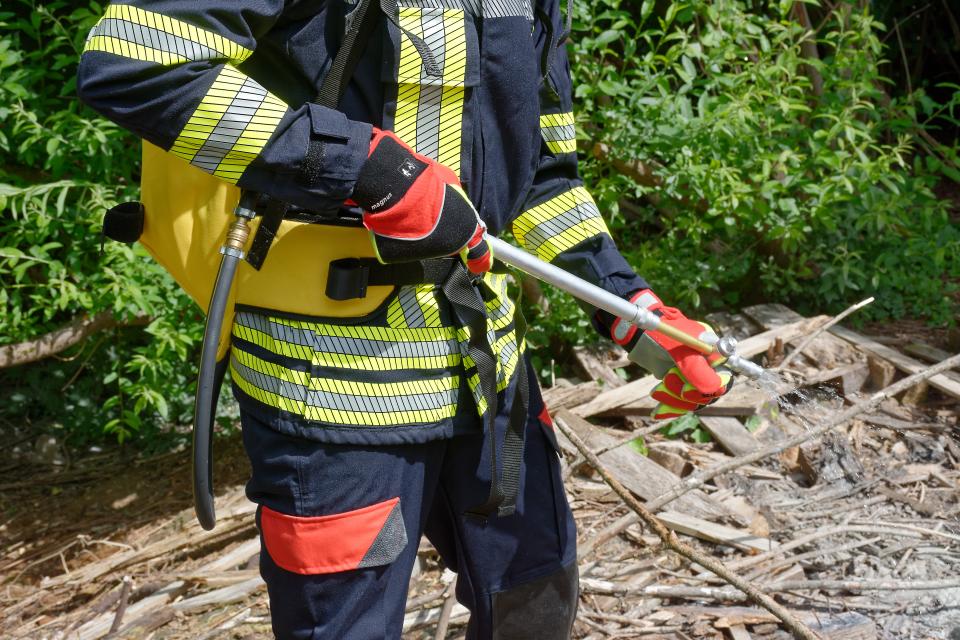 Speziell entwickelt für Waldbrandeinsätze schützt und unterstützt das...