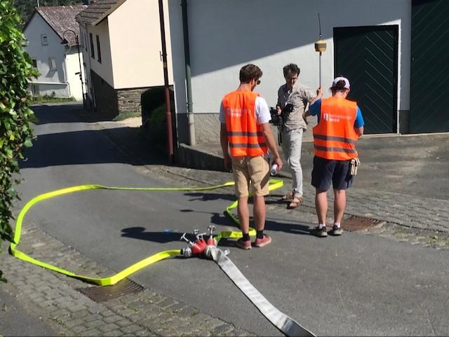 FLUTUNGS- UND DOTIERVERSUCHE IN PÜTZFELD IM AHRTAL: UNI TRIER TESTET...