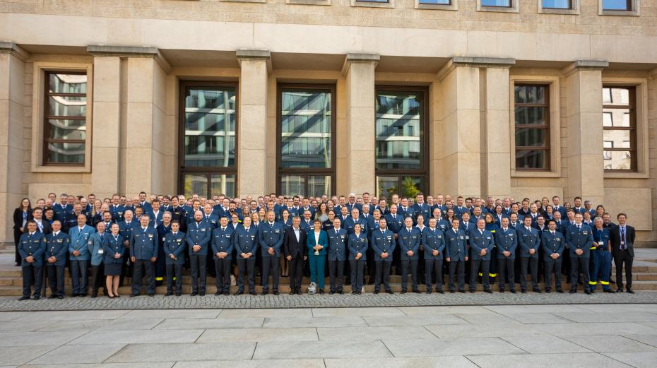 Innenministerin dankt für THW-Auslandseinsätze