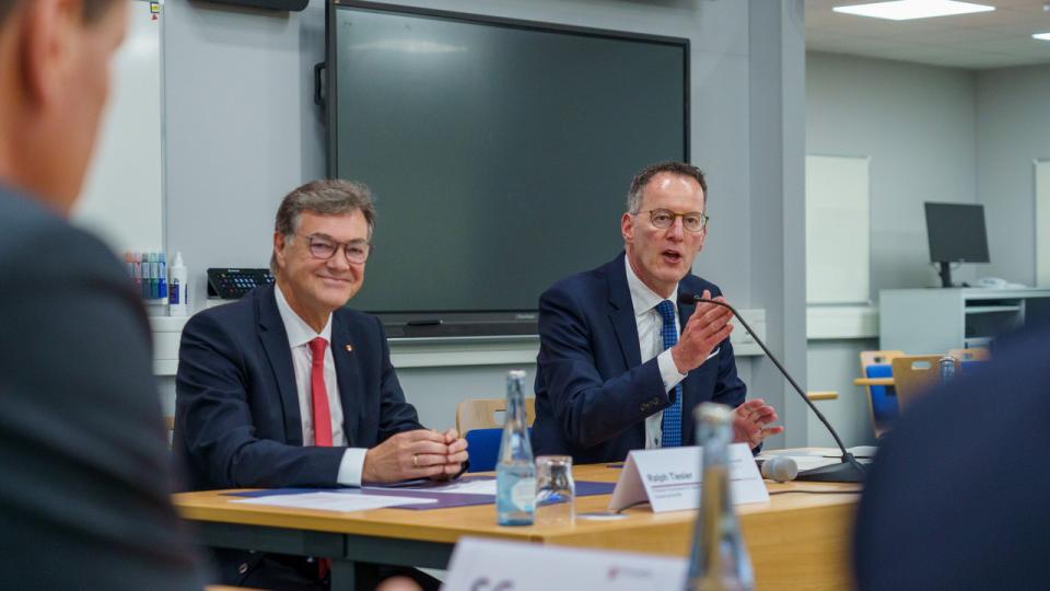 Innenminister Michael Ebling und BBK-Präsident Ralph Tiesler bei der...