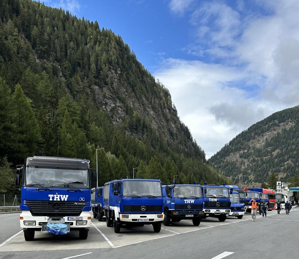 16 Fahrzeuge des Technischen Hilfswerks legten eine Strecke von 1.500 km von...