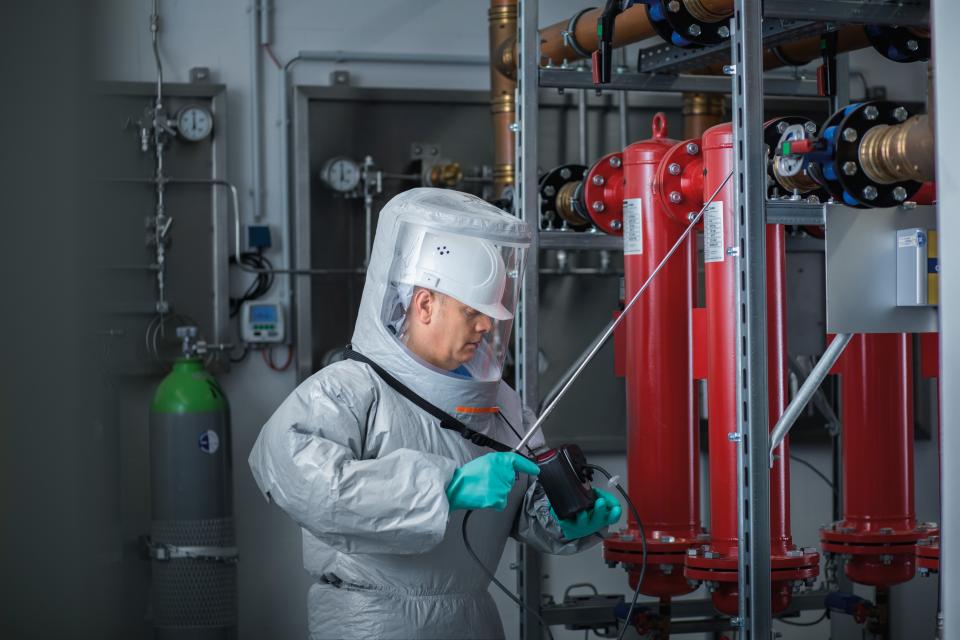 Dräger Schutzanzug SPC 3700 mit Ventilatonsweste CVA 0700