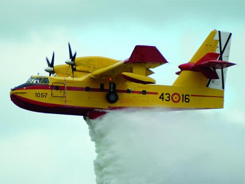 Braucht Deutschland Löschflugzeuge – hier eine Canadair CL-415 – oder...