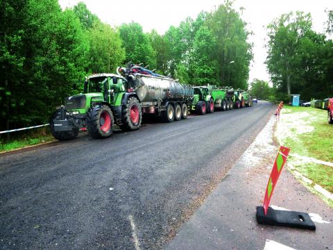 Moderne Vakuumfässer und ihre Zugfahrzeuge sind heute imposante Erscheinungen