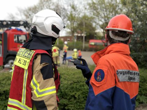 Die Gruppenführer besprechen den Übungseinsatz