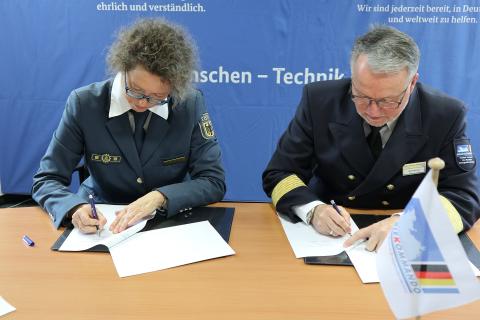 Unterzeichnung des Vertrags.