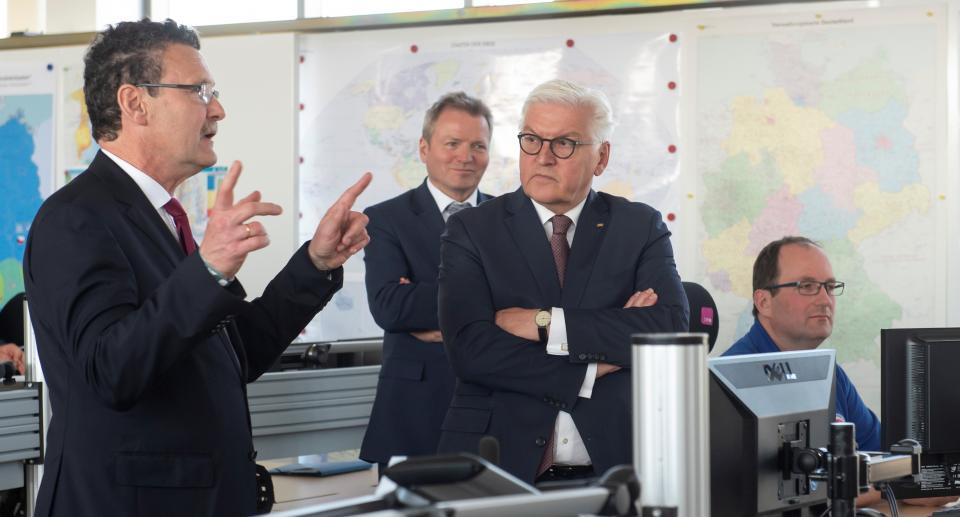 BBK-Präsident Unger stellt dem Bundespräsidenten das GMLZ...