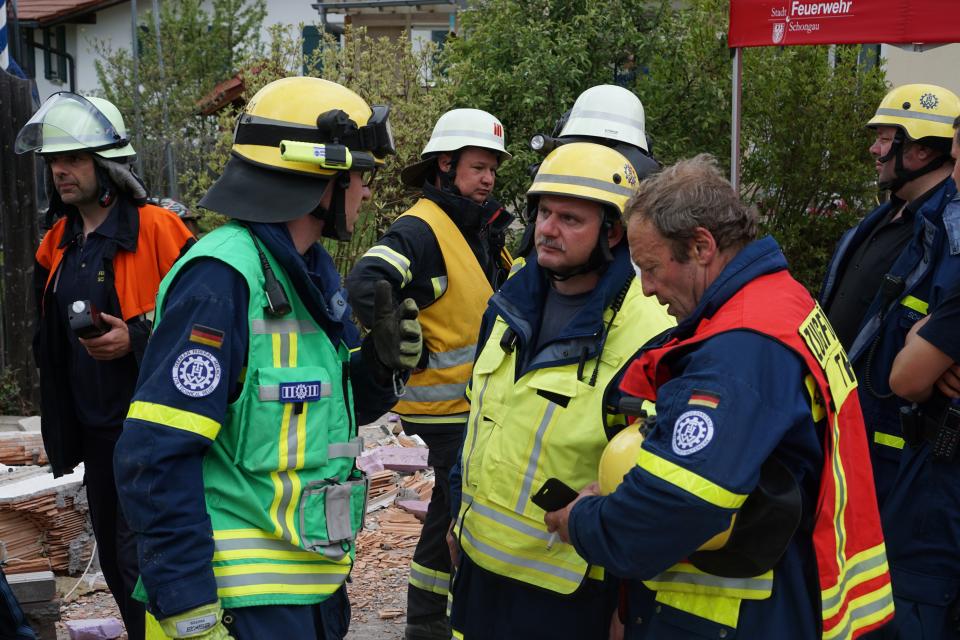 Nach einer Explosion stürzte ein Gebäude ein.