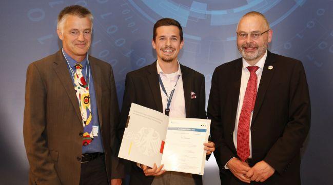 Best Student Award 2019 wird verliehen.